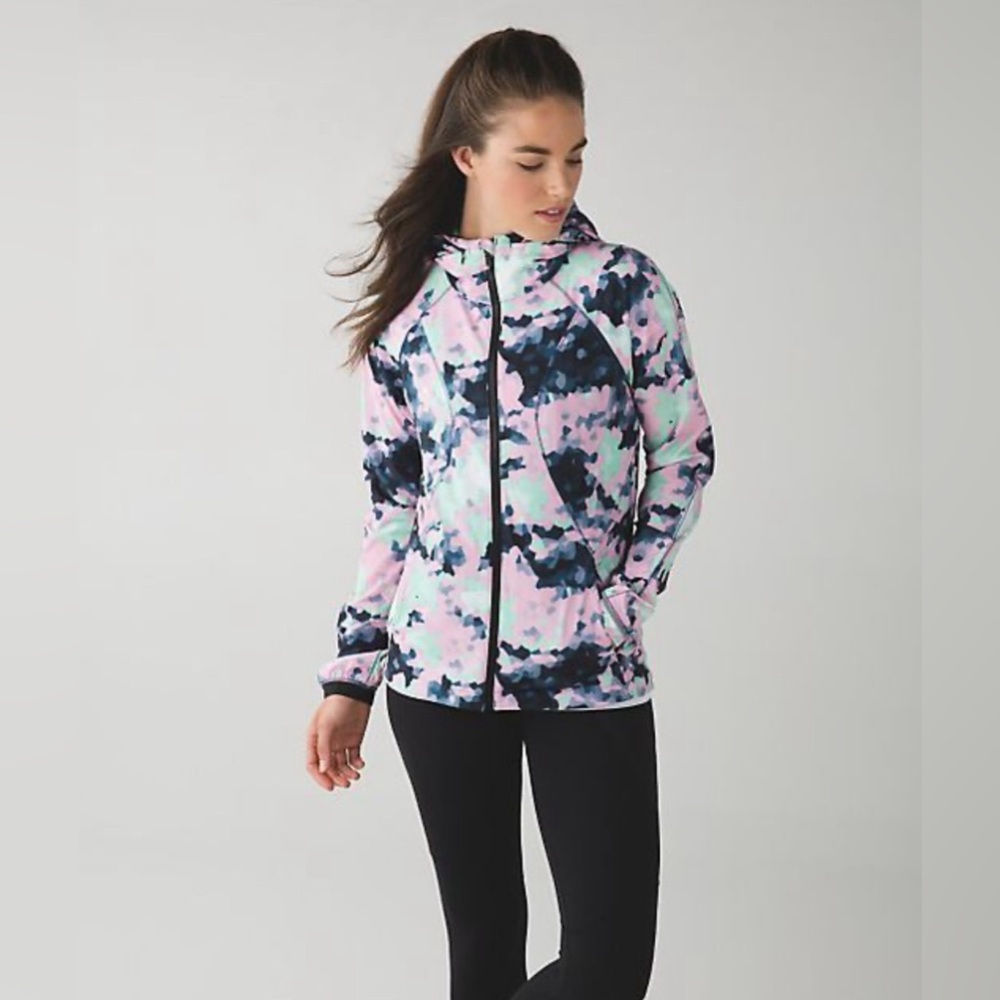 *SOLD*Lululemon go the distance jacket